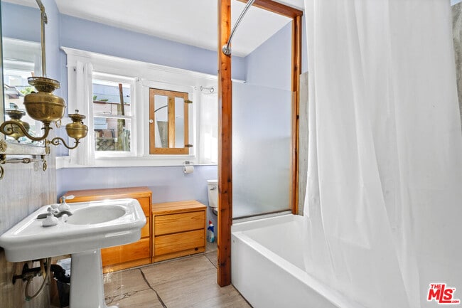 Building Photo - 8953 Keith Ave