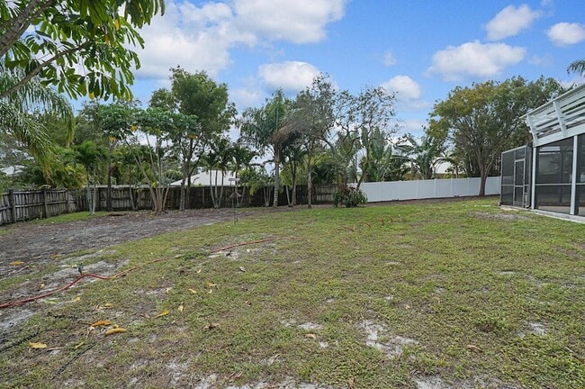 Building Photo - 9752 SE Highborne Way