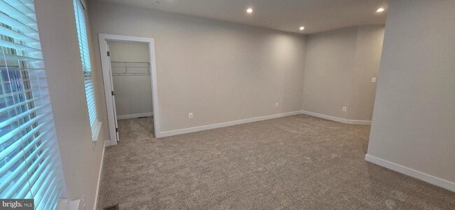 Building Photo - 2542 -A Verona Pl