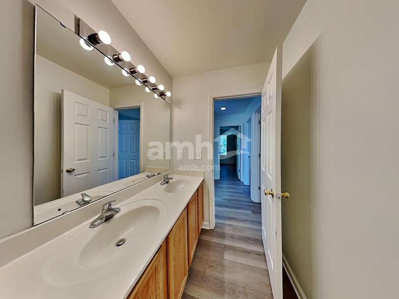 Building Photo - 2504 Boulder Ridge Dr