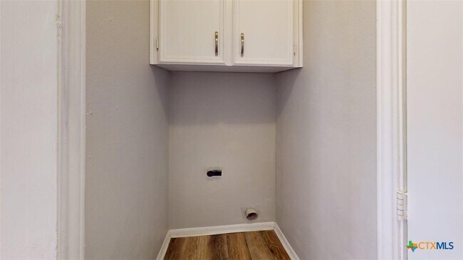 Building Photo - 1813 Sundown Dr