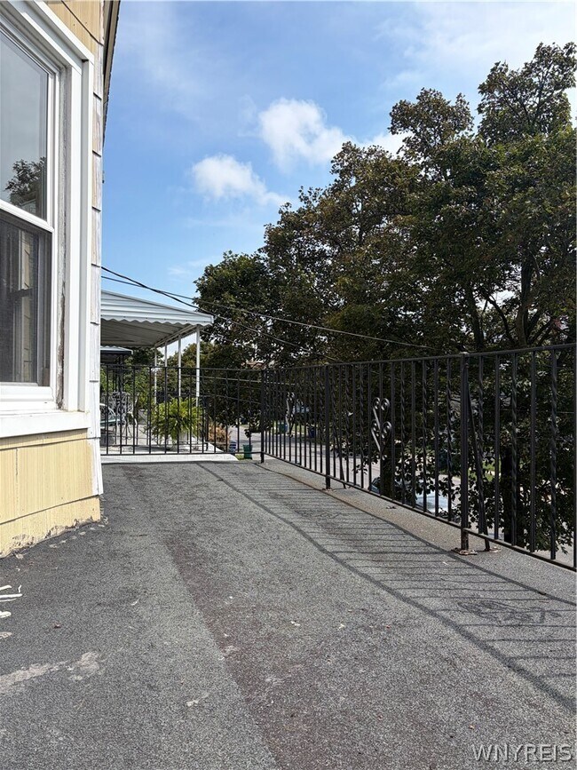 Building Photo - 340 Leroy Ave