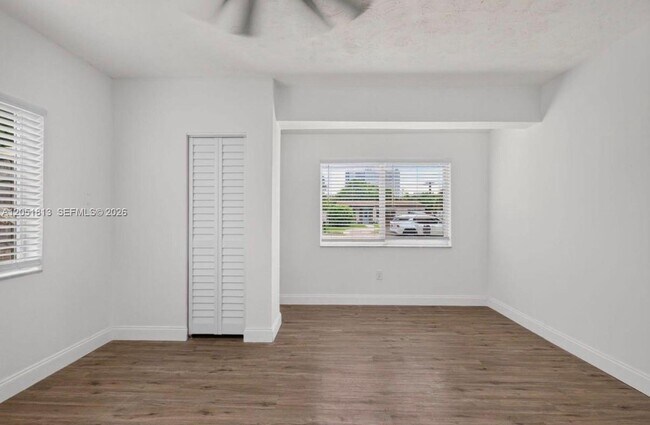 Building Photo - 540 NE 61st St
