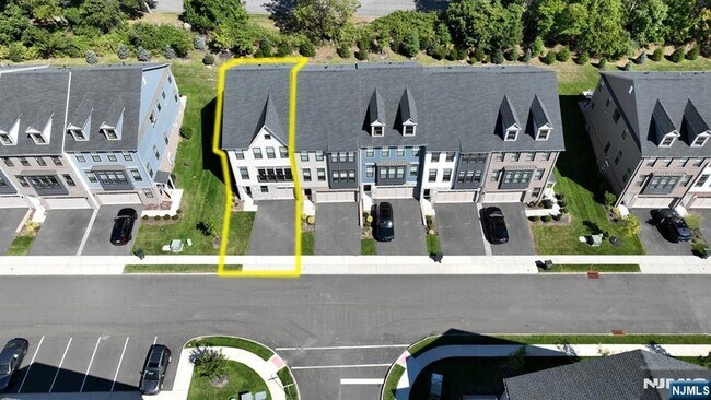 Building Photo - 31 Hearthstone Ct