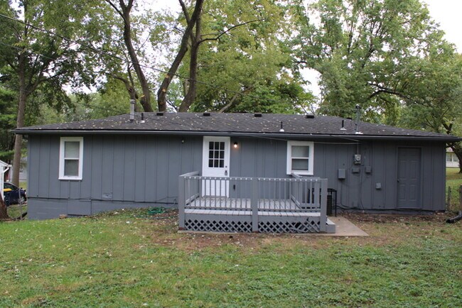 Building Photo - Spacious 4 Bedroom and 1 full bath home in Kansas City, MO.