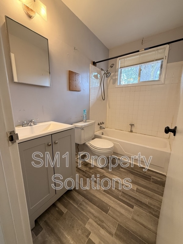 Building Photo - 2212 Willow Rd