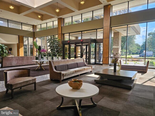 Building Photo - 3709 S George Mason Dr