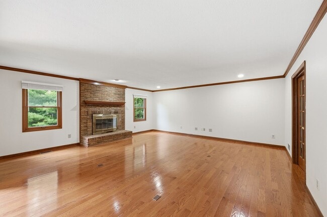 Building Photo - 7666 Windwood Dr