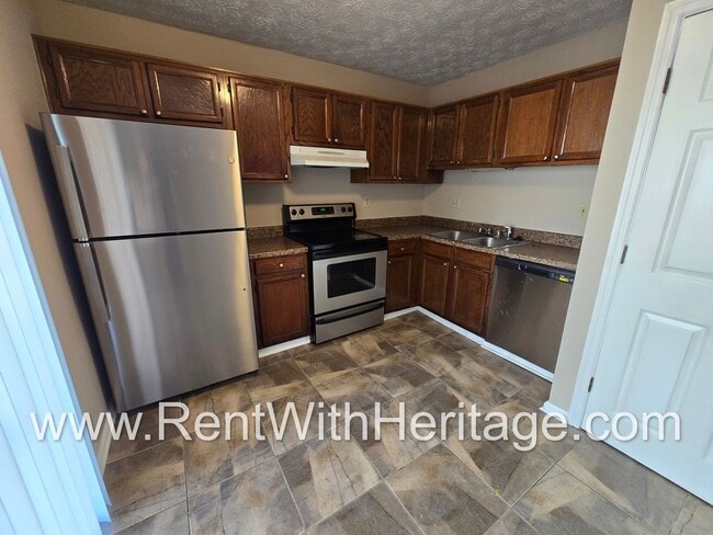 Building Photo - WOW!!! GORGEOUS DUPLEX / GREAT ROOMMATE FL...