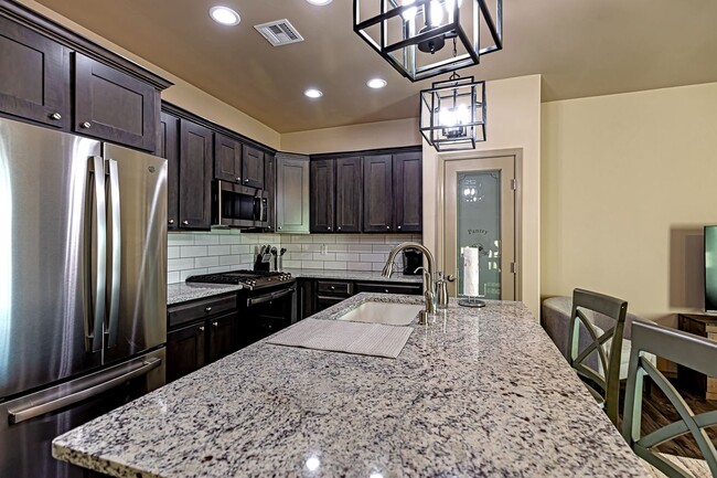 Building Photo - Fully Furnished