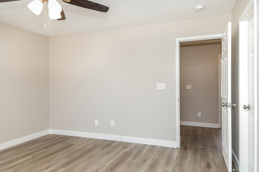 Building Photo - 5864 Cape Hatteras Ct