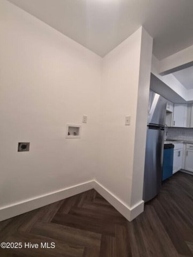 Building Photo - 411 Myrtlewood Cir