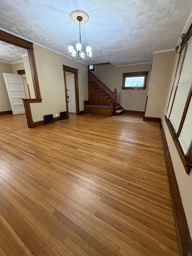 Building Photo - Spacious 4-Bedroom Home – Great Value in Des Moines!