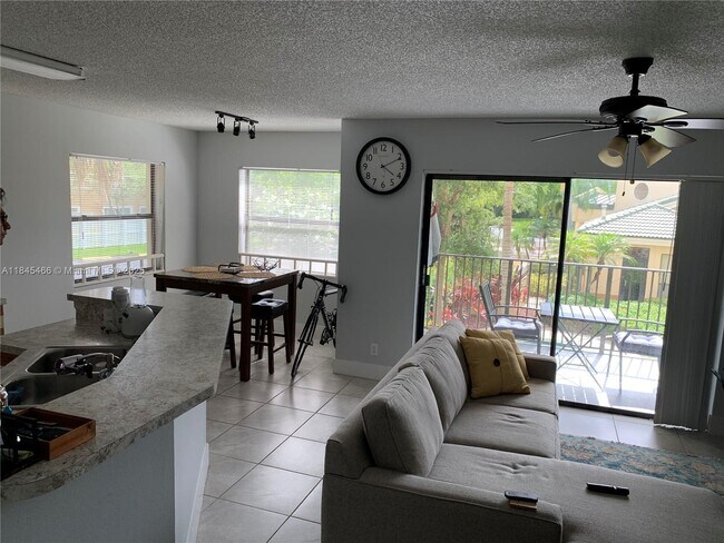Building Photo - 9999 Summerbreeze Dr