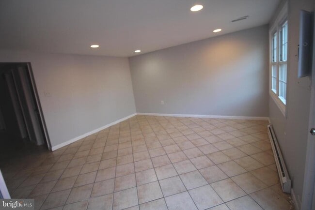 Building Photo - 2915 Pheasant Ln