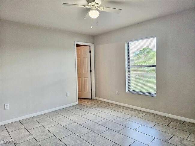 Building Photo - 545 SE 4th Terrace