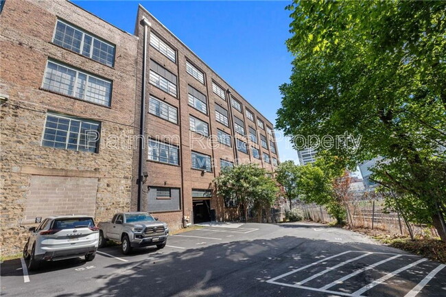 Building Photo - 326 Nelson St SW