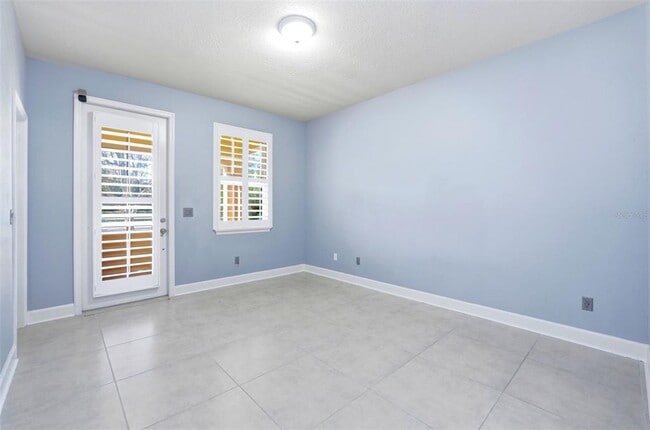 Building Photo - 12061 Breda Ln