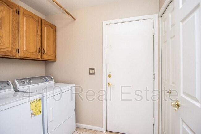 Building Photo - 16221 S 34th Way