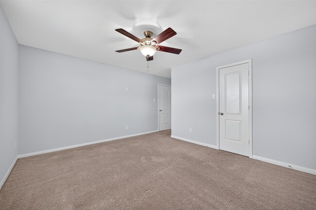 Building Photo - 5119 Harbor Palm Dr