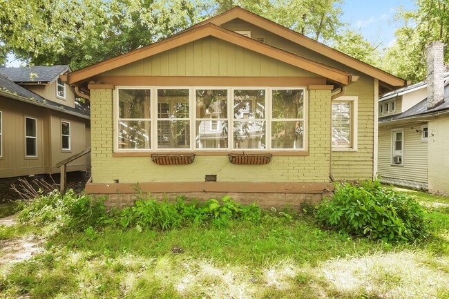 Building Photo - Charming Bungalow in South Broadripple