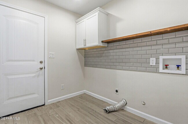 Building Photo - 5713 Creston Ave