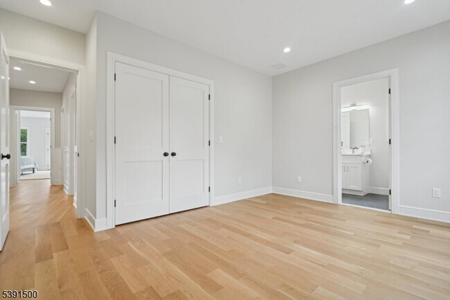 Building Photo - 15 Lake Rd