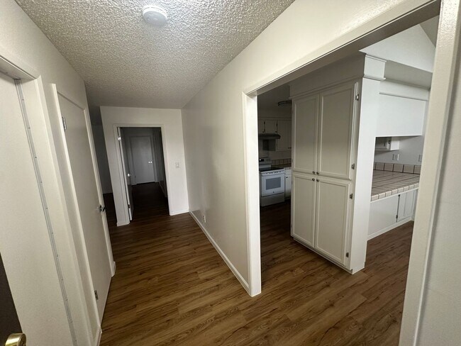 Building Photo - 547 De Leon Dr