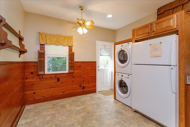 Building Photo - Run don't walk for this one of a kind beautifully maintained Old Florida Charmer on a park like d...