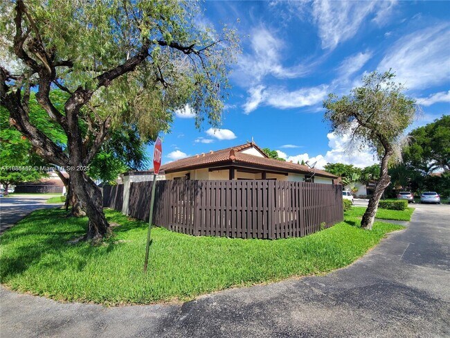 Building Photo - 14965 SW 49th Ln