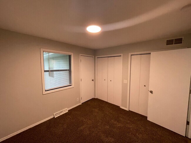 Building Photo - 2301/2307 W FR 164