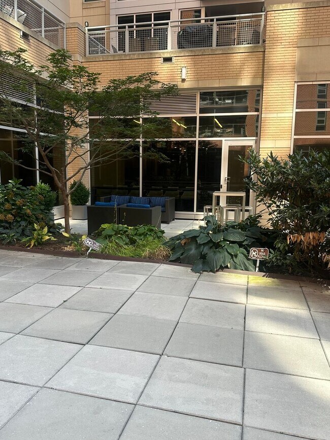 Building Photo - 1 Bedroom 1 Bath Condo Near Capitol Hill