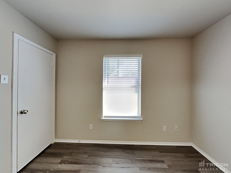 Building Photo - 1410 Misty Meadow Dr