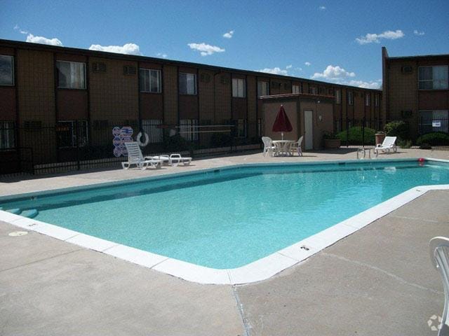 Building Photo - Casitas Del Bella