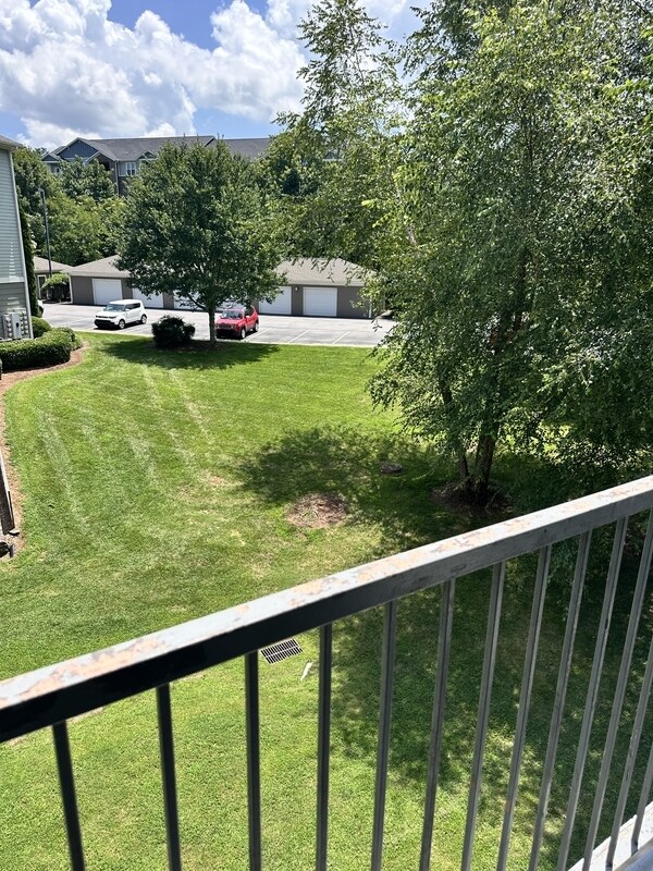 Building Photo - 800 Vista Lake Dr