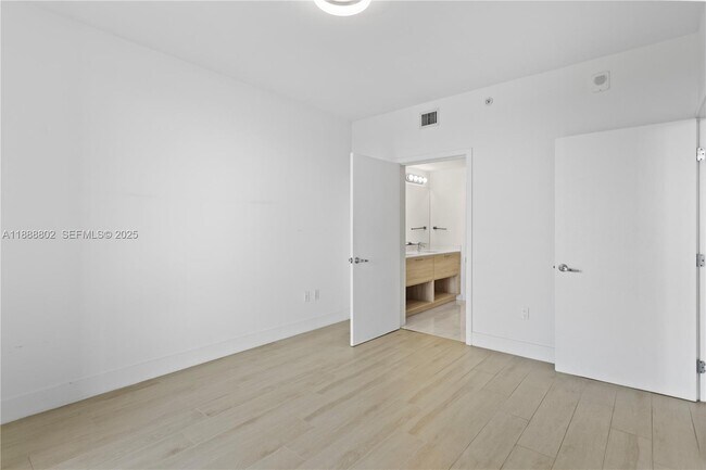 Building Photo - 16385 Biscayne Blvd