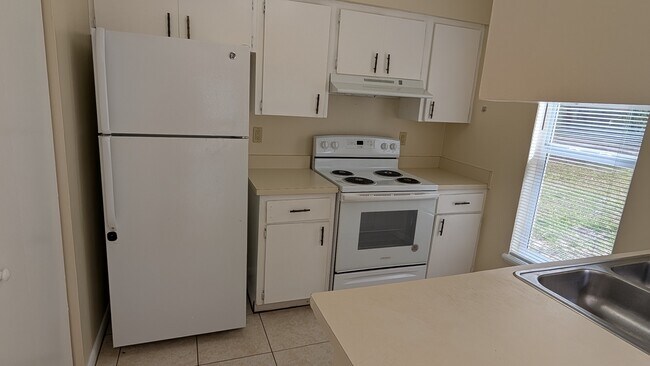 Building Photo - 2601 NE 23rd Ave