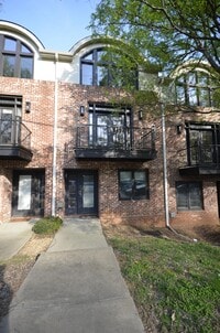 Building Photo - 142 Moreland Ave SE