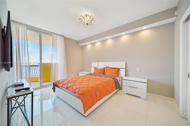 Building Photo - 17875 Collins Ave