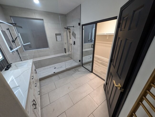 Building Photo - 11005 Salford Dr