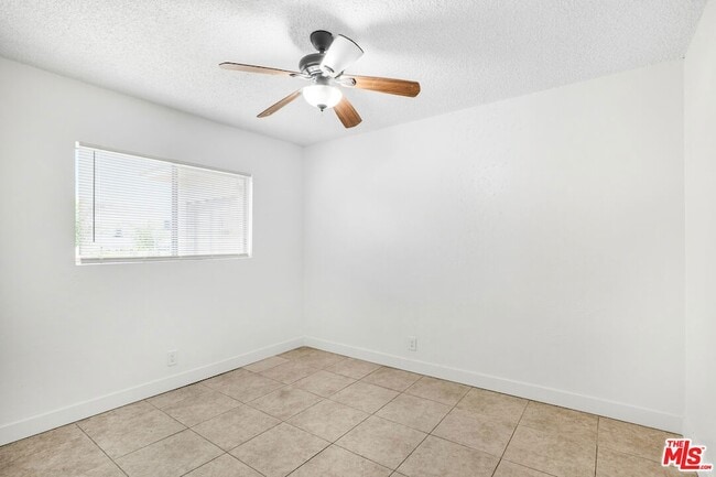 Building Photo - 959 S Soto St