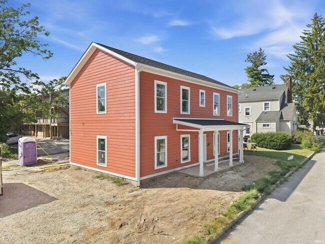 Building Photo - 527 N Prow Ave