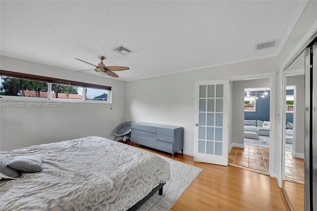 Building Photo - 1518 N Yale Dr