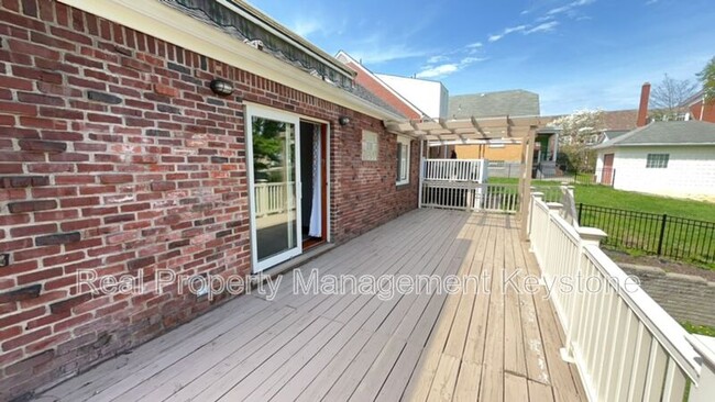 Building Photo - 29 Hillman St