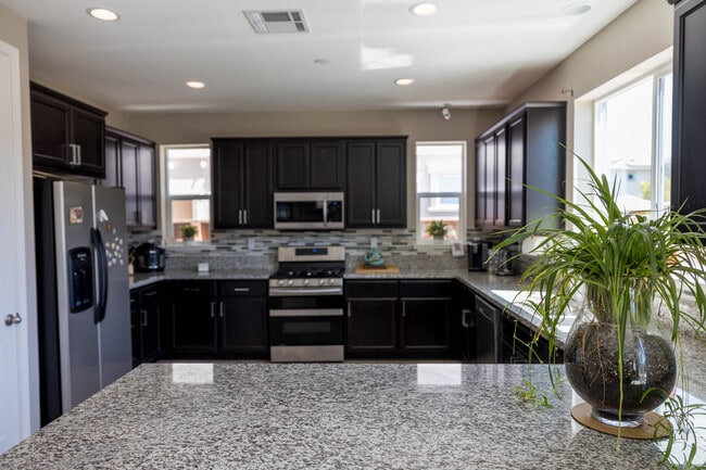 Building Photo - 617 Copper Ridge Way