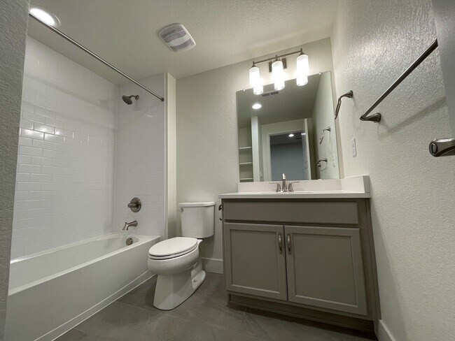 Building Photo - 3bed/3.5bath Townhouse in Downtown Superior - Available August!