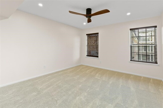 Building Photo - 353 N Post Oak Ln