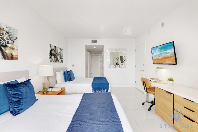 Building Photo - 2602 E Hallandale Beach Blvd