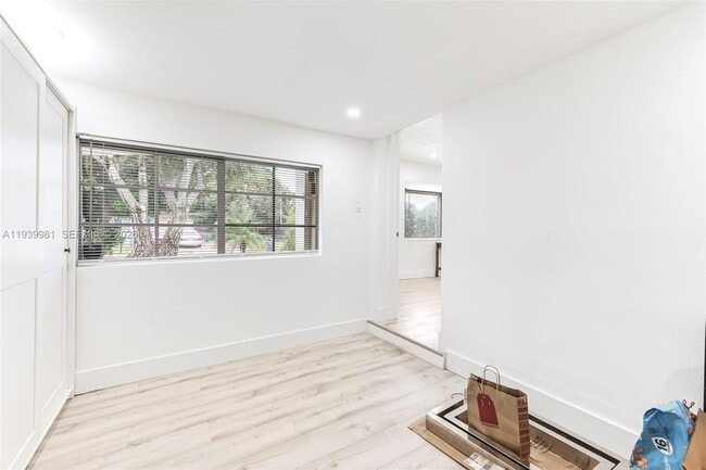 Building Photo - 2911 NW 5th Ct