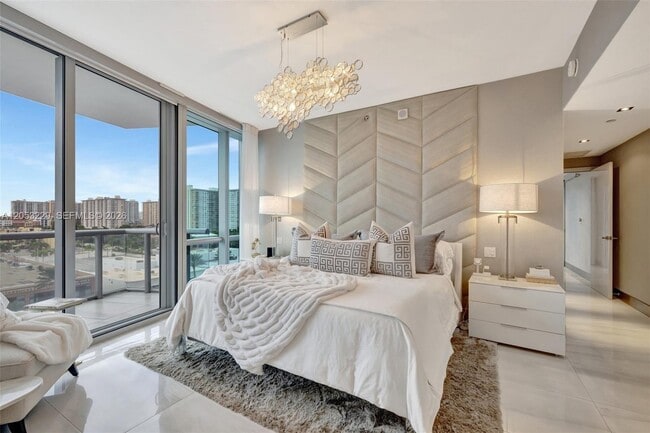 Building Photo - 17121 Collins Ave